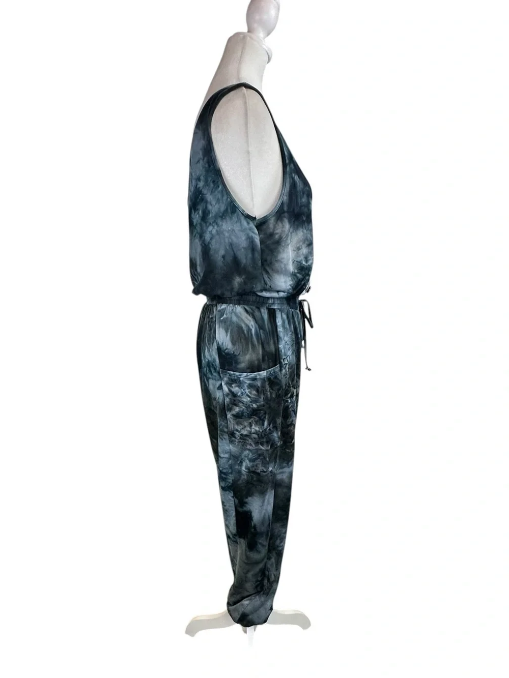 J for Justify Sleeveless Tie-Dye Jumpsuit in Charcoal and Slate Size Large
